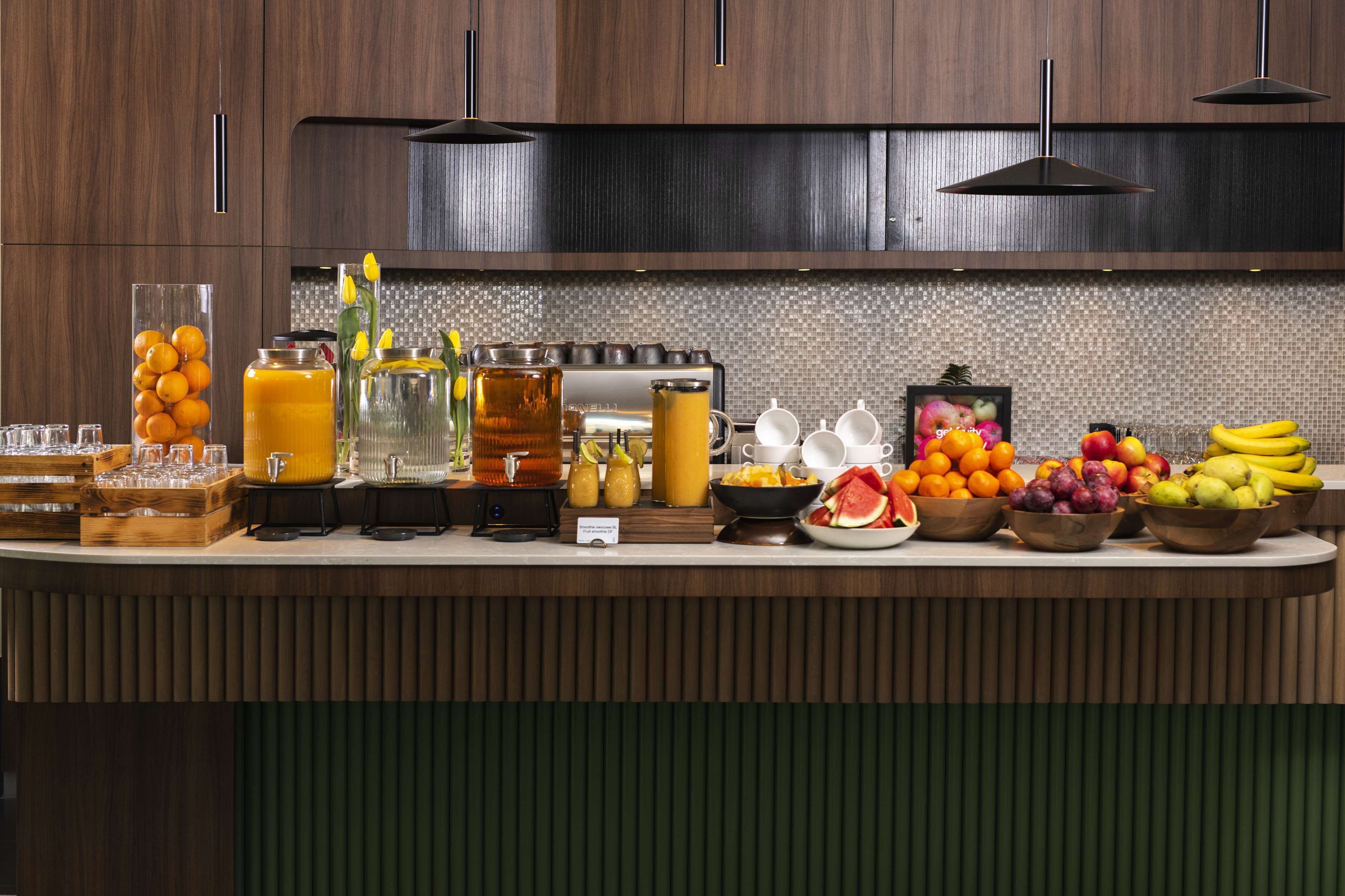 daily buffet breakfast (pln 80 per person)