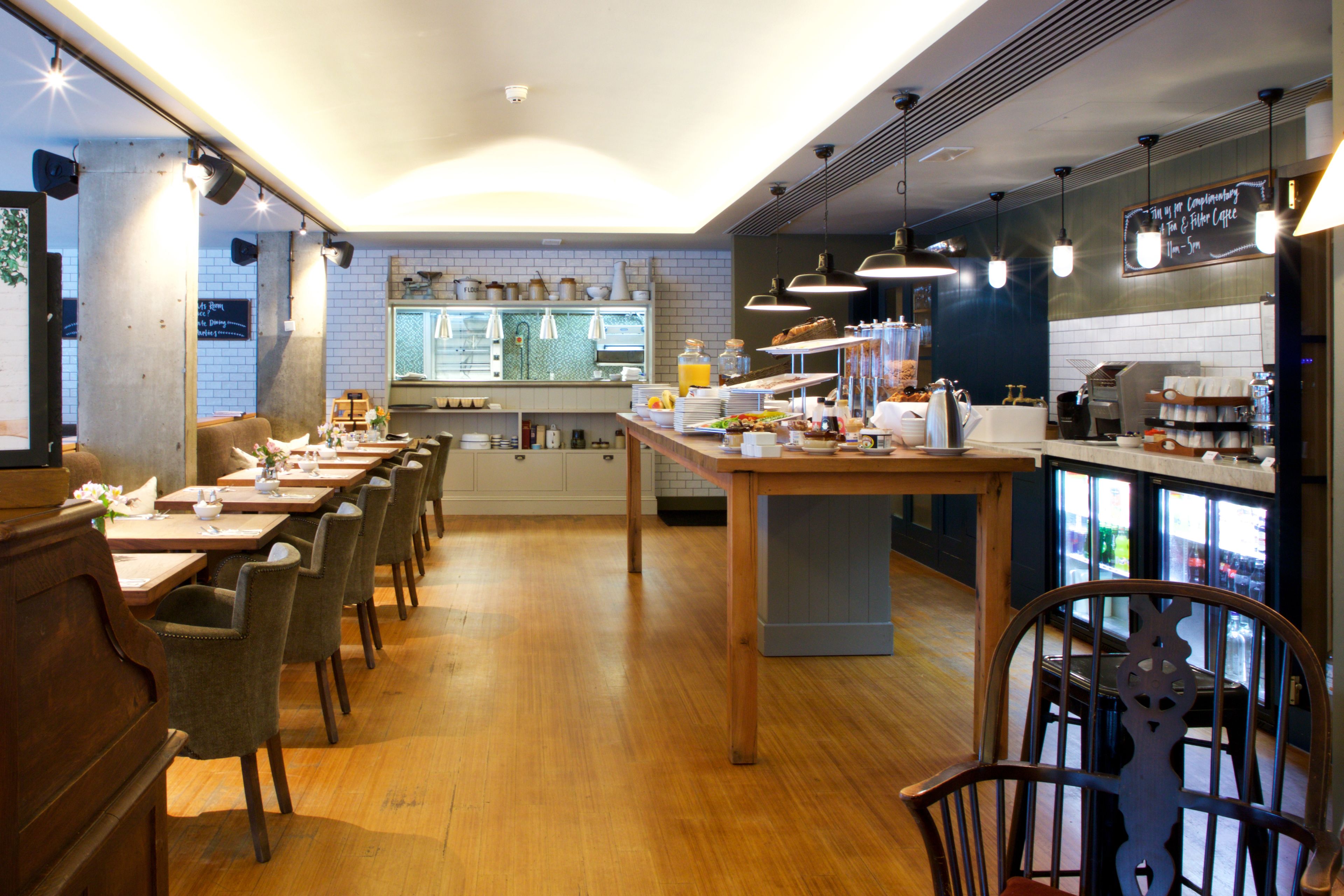 Daily continental breakfast (GBP 15.95 per person)