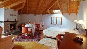 Double Room, Fireplace | Cribs (free), WiFi (free) - King Iniohos (Delphi)