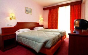 Familierom, peis | Barnesenger (inkludert) og wi-fi (inkludert)