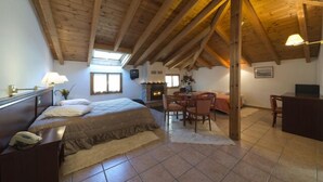 Loft | Cribs (free), WiFi (free) - King Iniohos (Delphi)