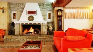 Lobby sitting area - King Iniohos (Delphi)