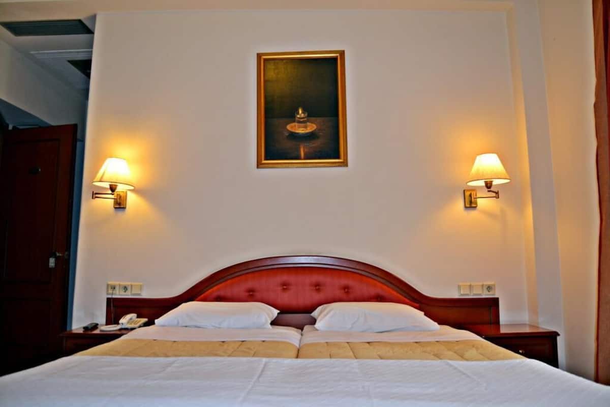 Minibar, in-room safe, iron/ironing board, free cots/infant beds