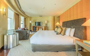 Executive Suite | Down comforters, in-room safe, desk, laptop workspace - Tempus Hotel Taichung (Taichung)