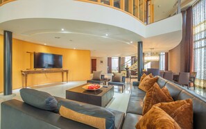 プレジデンシャル スイート | 羽毛の掛け布団、セーフティボックス (室内)、デスク、ノートパソコン用作業スペース