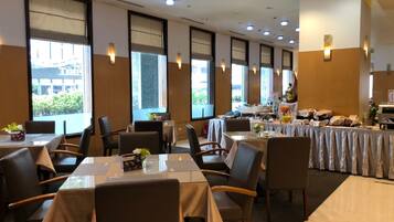 Daily to-go breakfast (TWD 340 per person)