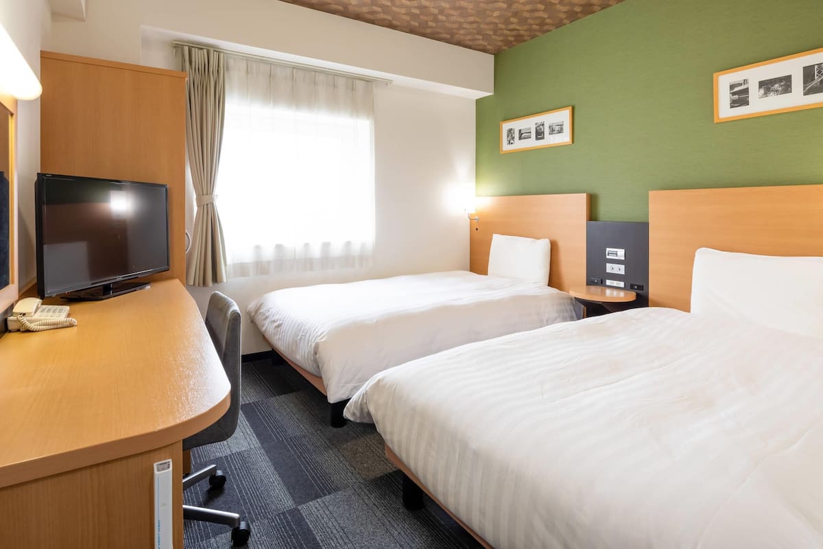Standard Twin Room, Non Smoking | Desk, soundproofing, iron/ironing board, free WiFi