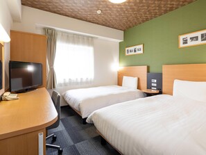 Standard Twin Room, Non Smoking | Desk, soundproofing, iron/ironing board, free WiFi - Comfort Hotel Kurosaki (Kitakyushu)