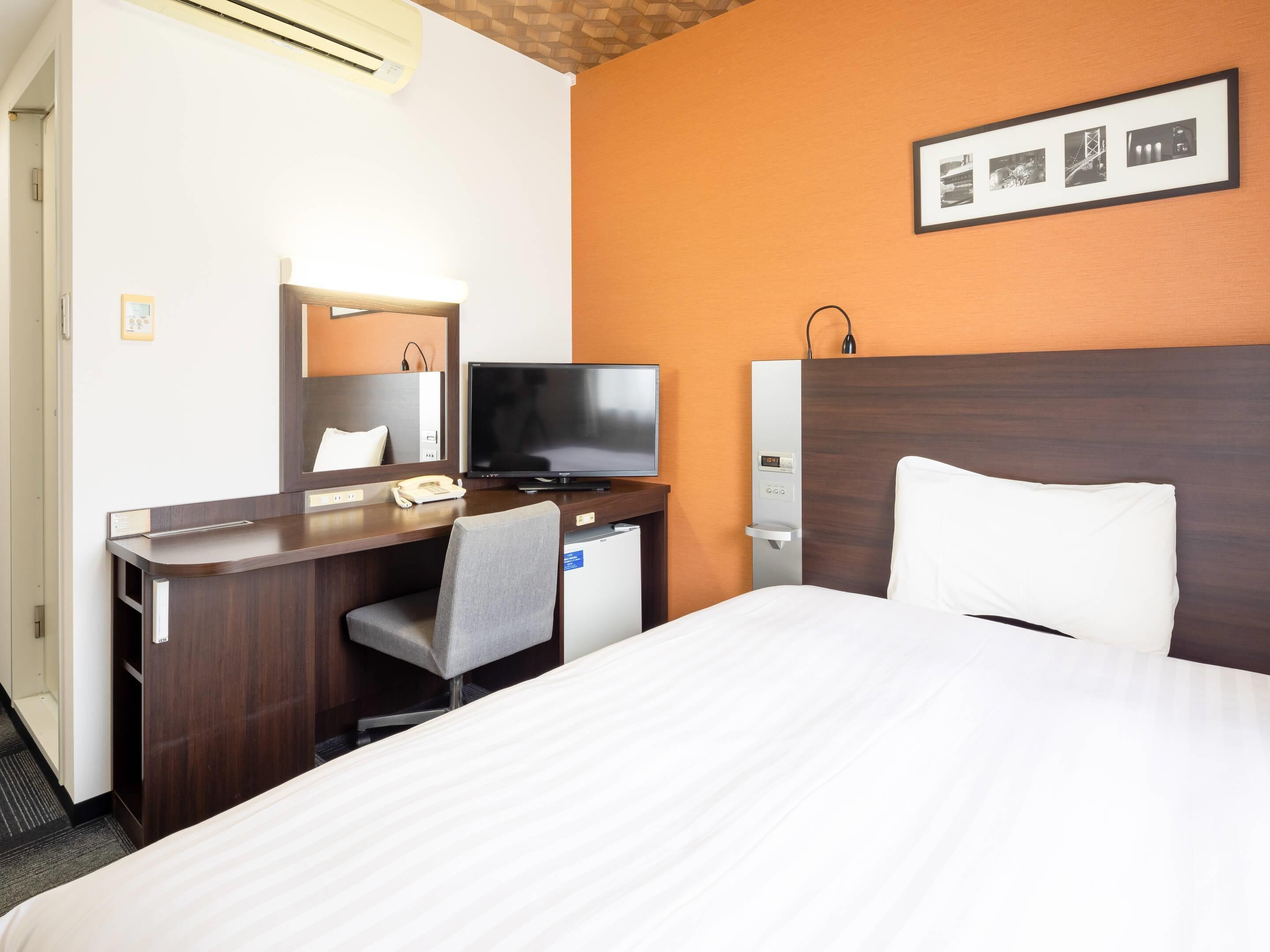 standard room, 1 double bed, non smoking | desk, soundproofing, iron/ironing board, free wifi