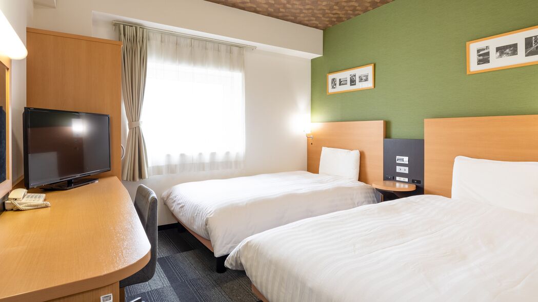 Desk, soundproofing, iron/ironing board, free WiFi