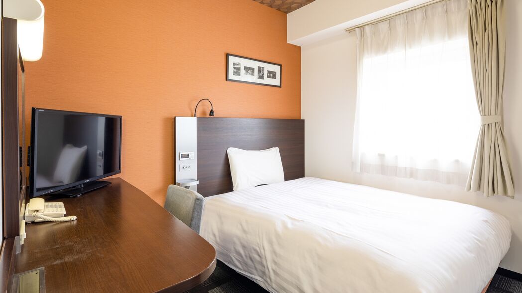 Desk, soundproofing, iron/ironing board, free WiFi