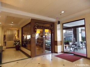 Interior entrance - W Express Hotel (Cebu City)