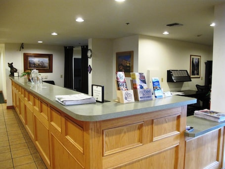 Lobby. Sugarloaf Mt Motel