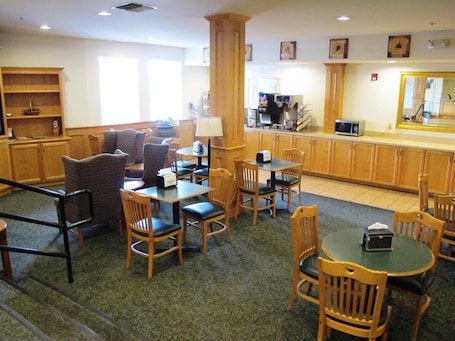 Restaurant. Sugarloaf Mt Motel