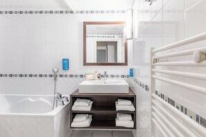 Superior Apartment, 1 Bedroom | Bathroom