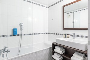 Apartment, 1 Schlafzimmer | Badezimmer | Badewanne, Haartrockner, Handtücher, Seife
