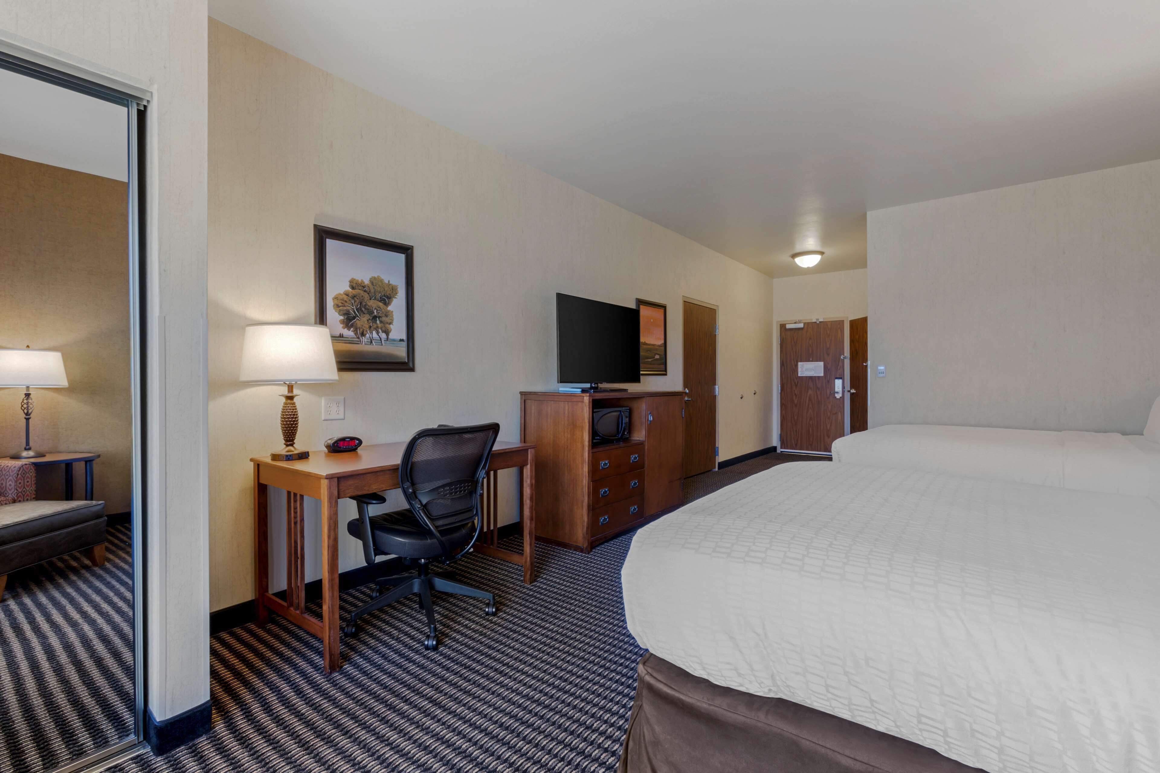 premium bedding, in-room safe, laptop workspace, blackout curtains