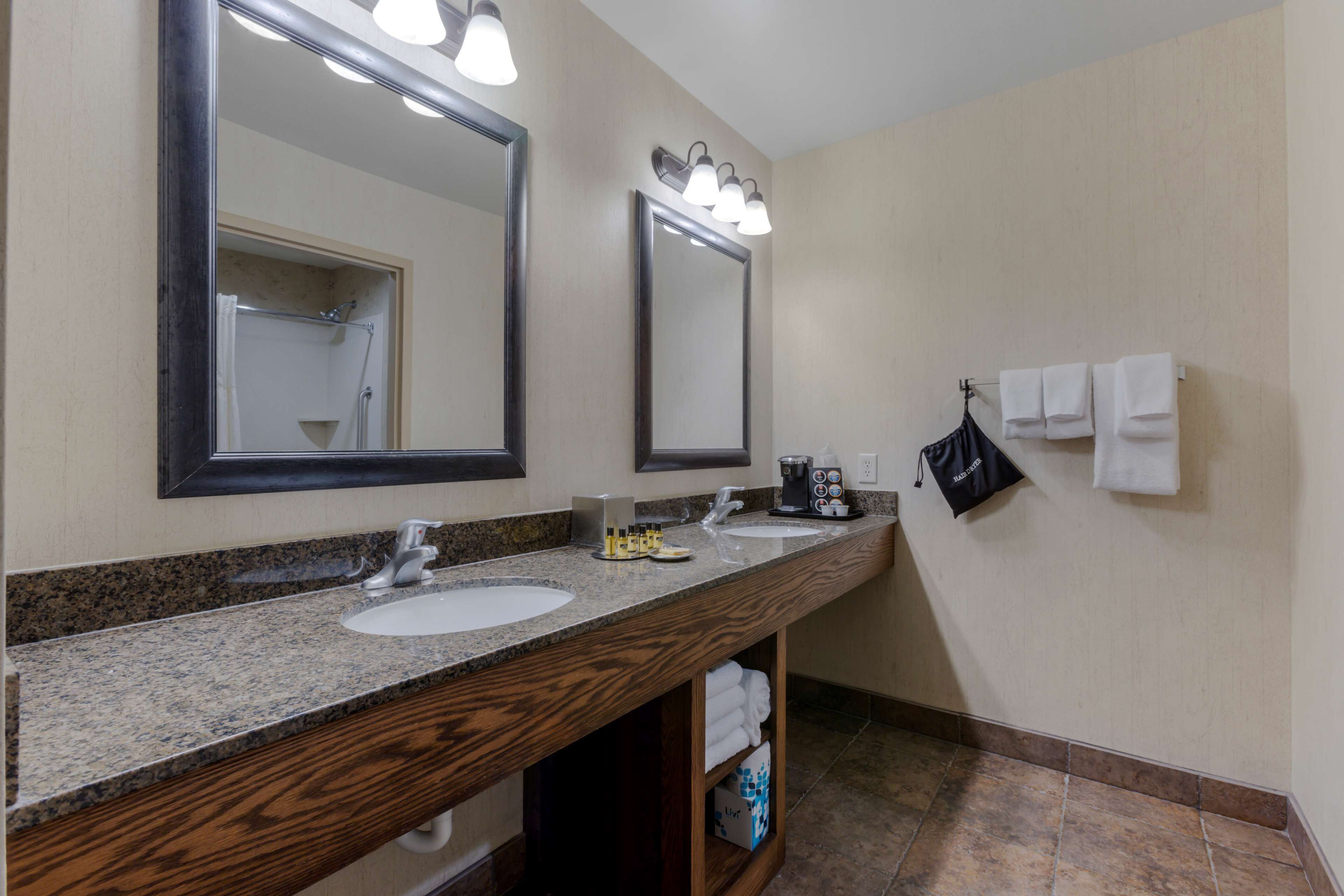 deluxe suite, 2 queen beds, non smoking, refrigerator & microwave (with sofabed) | bathroom | combined shower/bathtub, free toiletries, hair dryer, towels