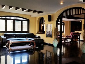 Lobby sitting area - Nova Park Hotel Pattaya (Pattaya)