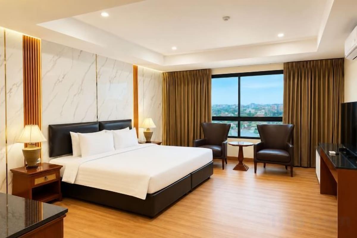 In-room safe, desk, blackout drapes, WiFi (free)