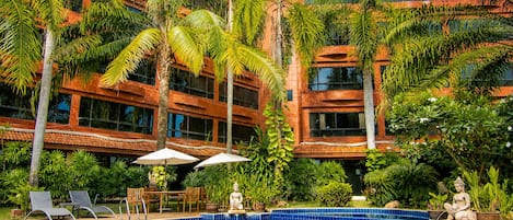 Outdoor pool, sun loungers