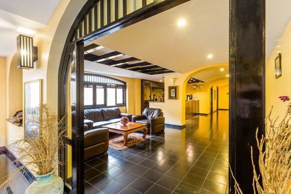 Lobby sitting area - Nova Park Hotel Pattaya (Pattaya)