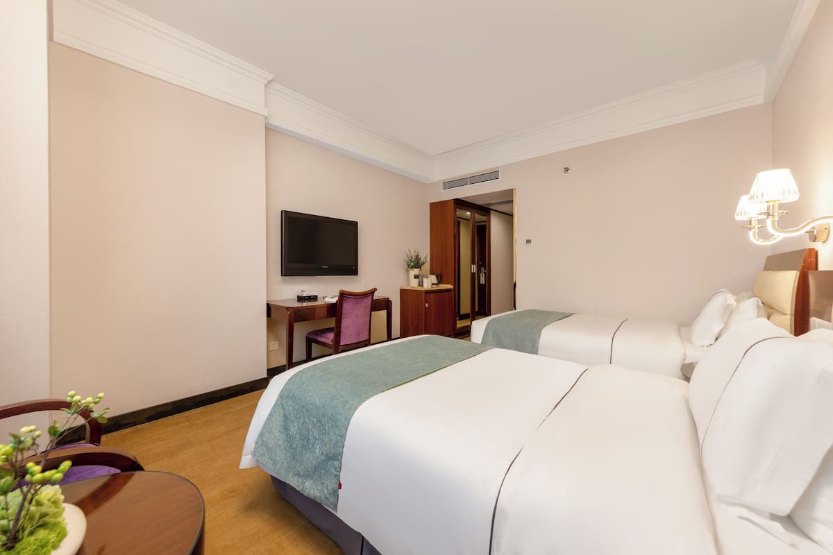 Superior Twin Room, City View | Premium bedding, free minibar items, in-room safe, desk