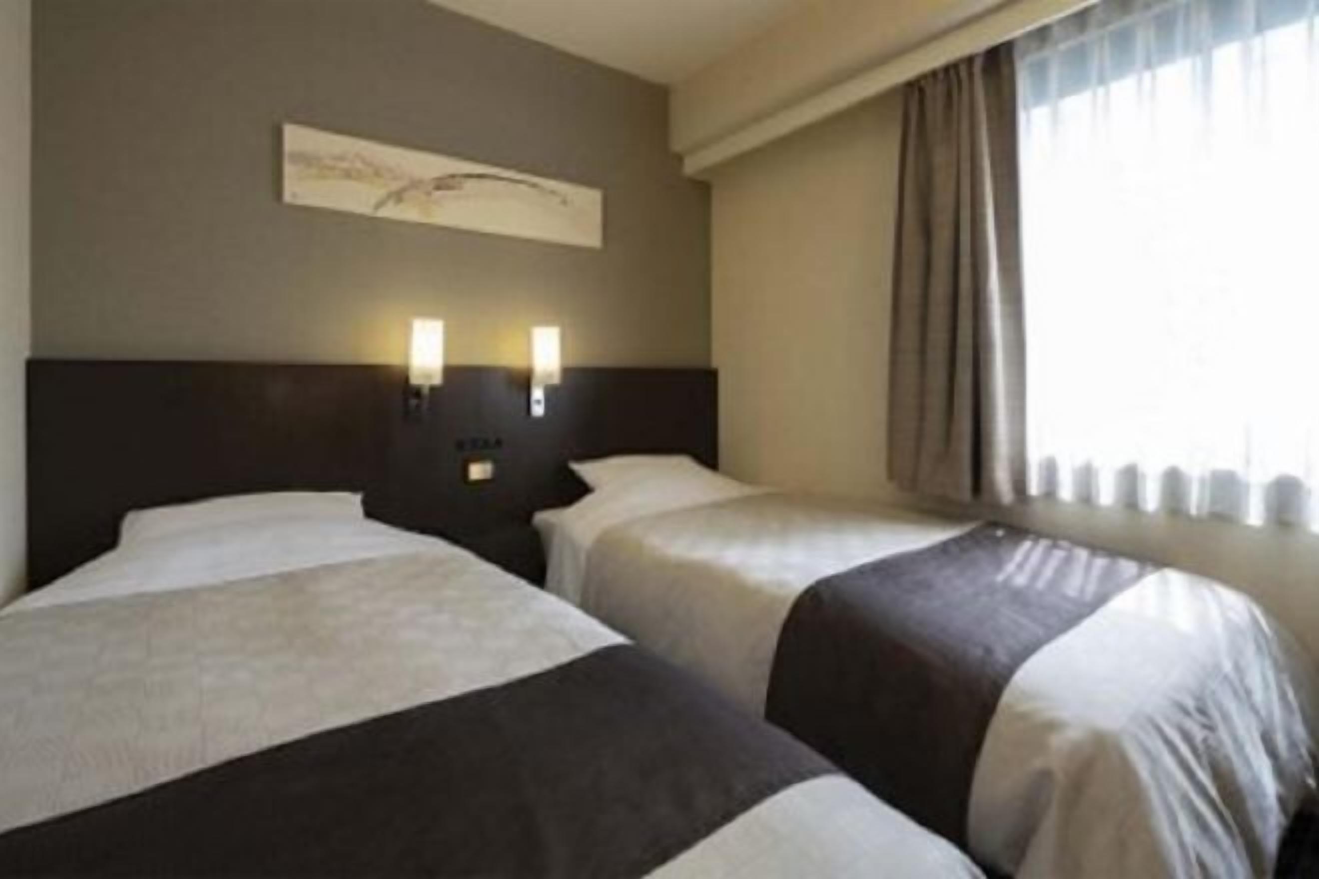 イタリアのフレッテ製シーツ、高級寝具、ピロートップベッド、デスク