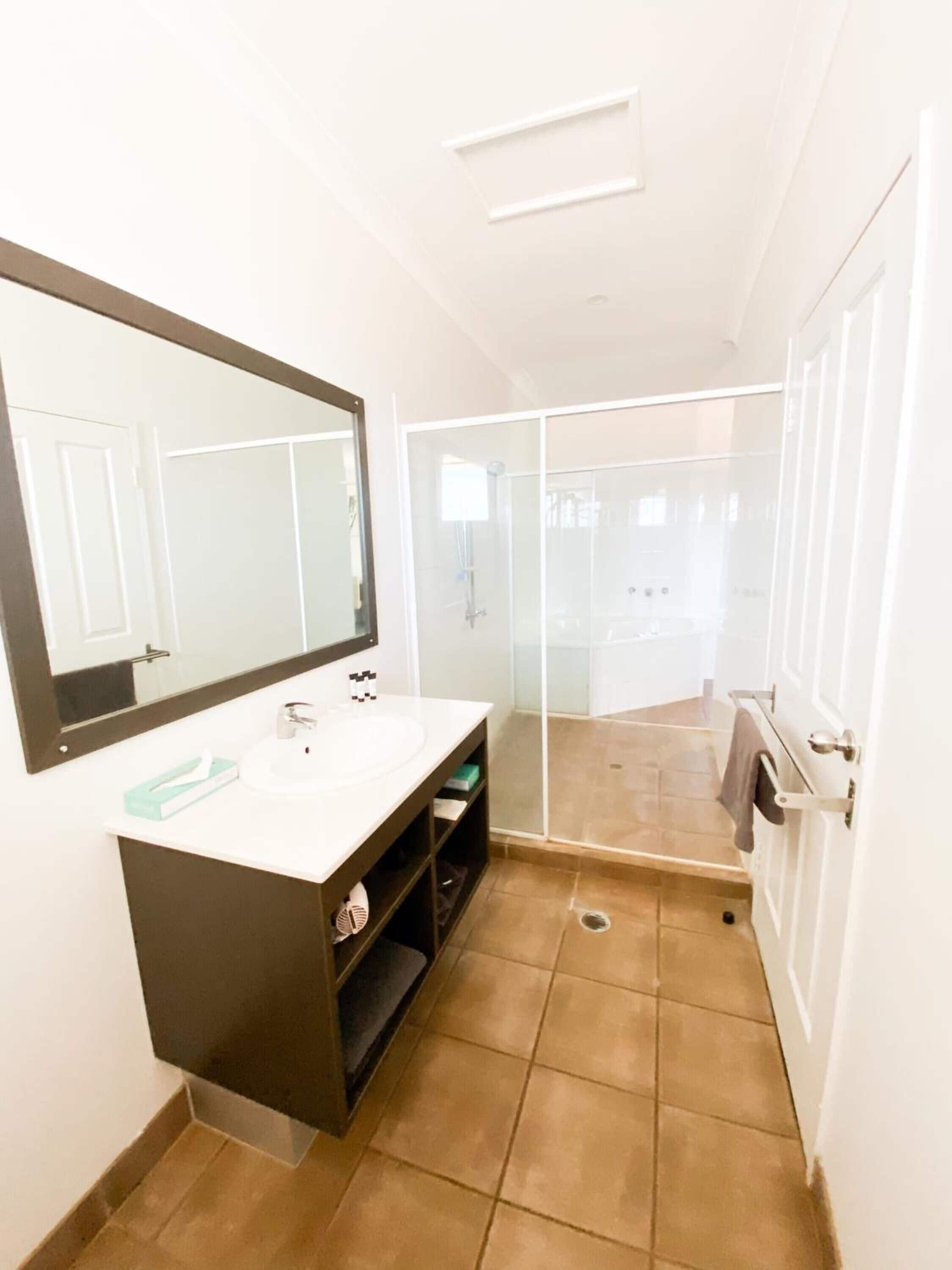 shower, free toiletries, hair dryer, towels