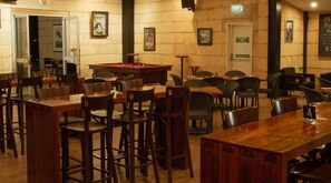Déjeuner et dîner servis sur place