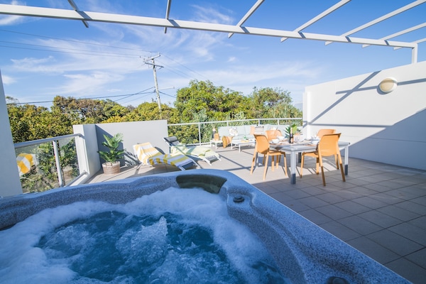 4 Bedroom Villa with Spa | Private spa tub