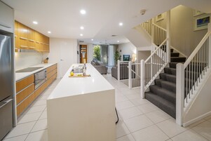 Villa, 3 Bedrooms | Private kitchen | Full-size fridge, microwave, oven, stovetop