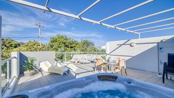 4 Bedroom Villa with Spa | 1 bedroom, individually decorated, individually furnished