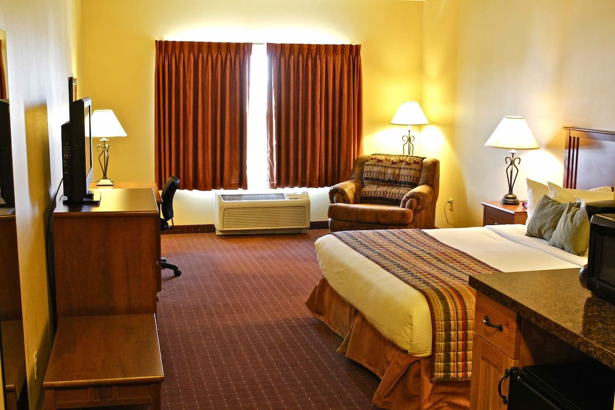 premium bedding, pillow-top beds, desk, blackout curtains