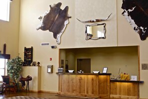 Lobby - Arbuckle Lodge (Gillette)