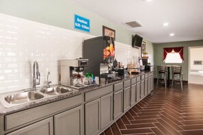 Tägliches inbegriffenes kontinentales Frühstück