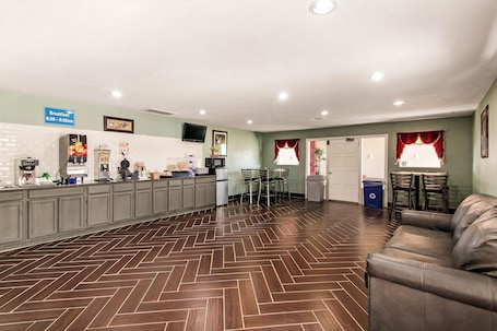 Free daily continental breakfast