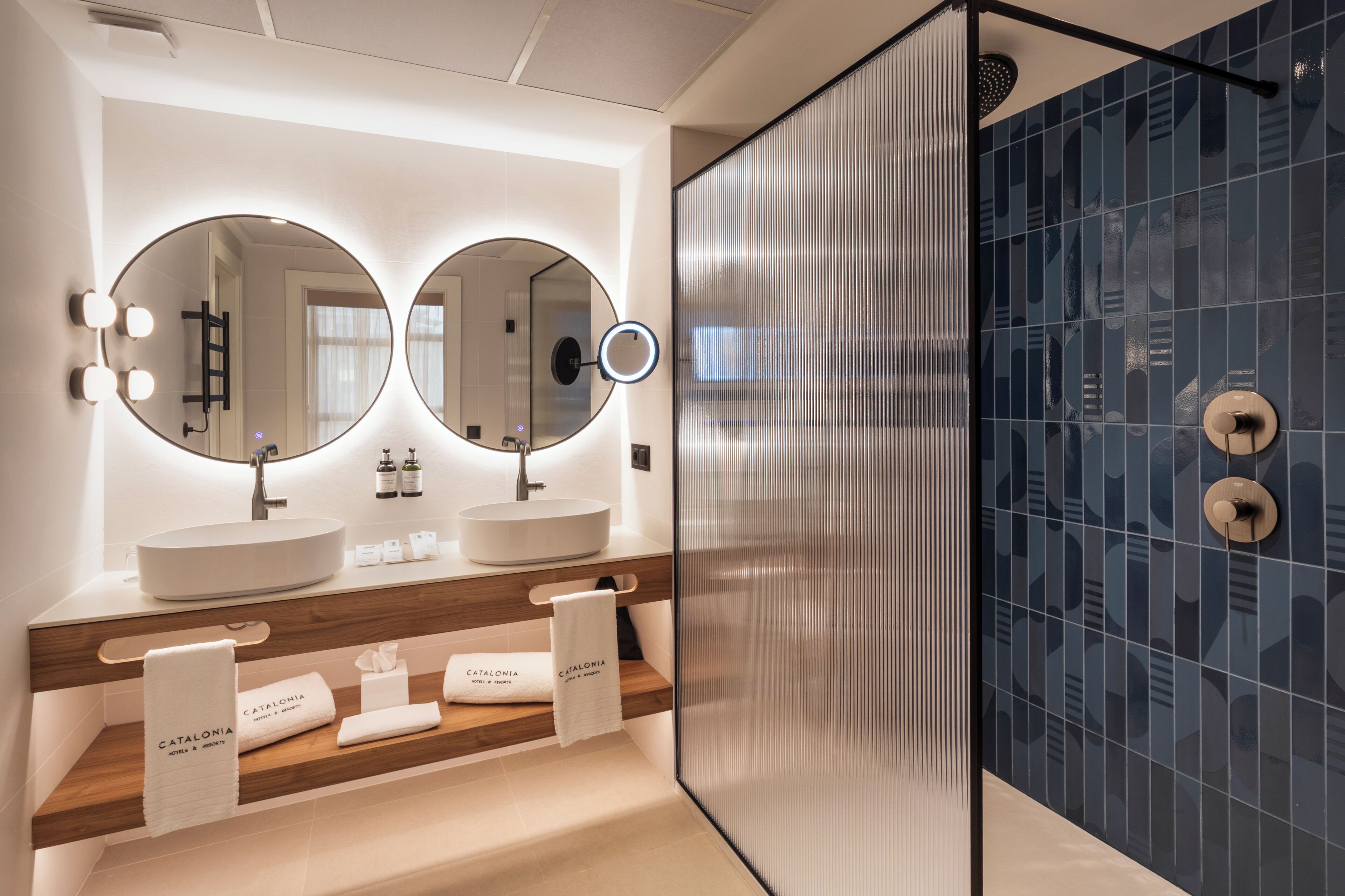 Eco-friendly toiletries, hair dryer, bidet, towels