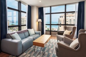 Una televisión de pantalla plana