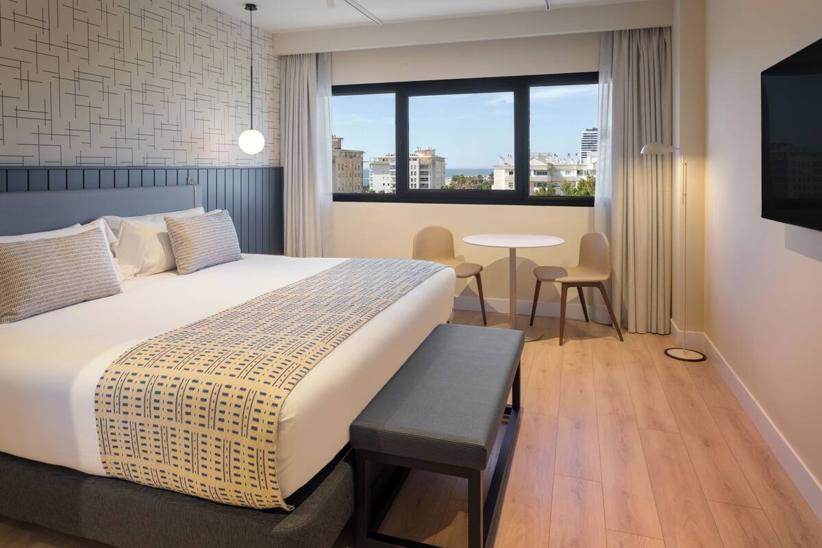 Premium bedding, down comforters, minibar, in-room safe