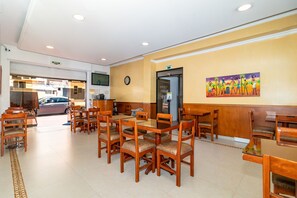 Café da manhã, almoço e jantar; culinária caribenha