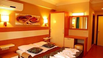Standard Room | Minibar, free cribs/infant beds, bed sheets