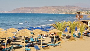 Beach nearby, sun-loungers, beach umbrellas, beach bar - Fereniki Holiday Resort (Apokoronas)