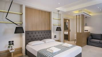 Deluxe Suite (Hermes ) | In-room safe, WiFi