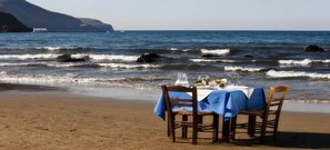 Beach nearby, sun loungers, beach umbrellas, beach bar - Fereniki Holiday Resort (Apokoronas)