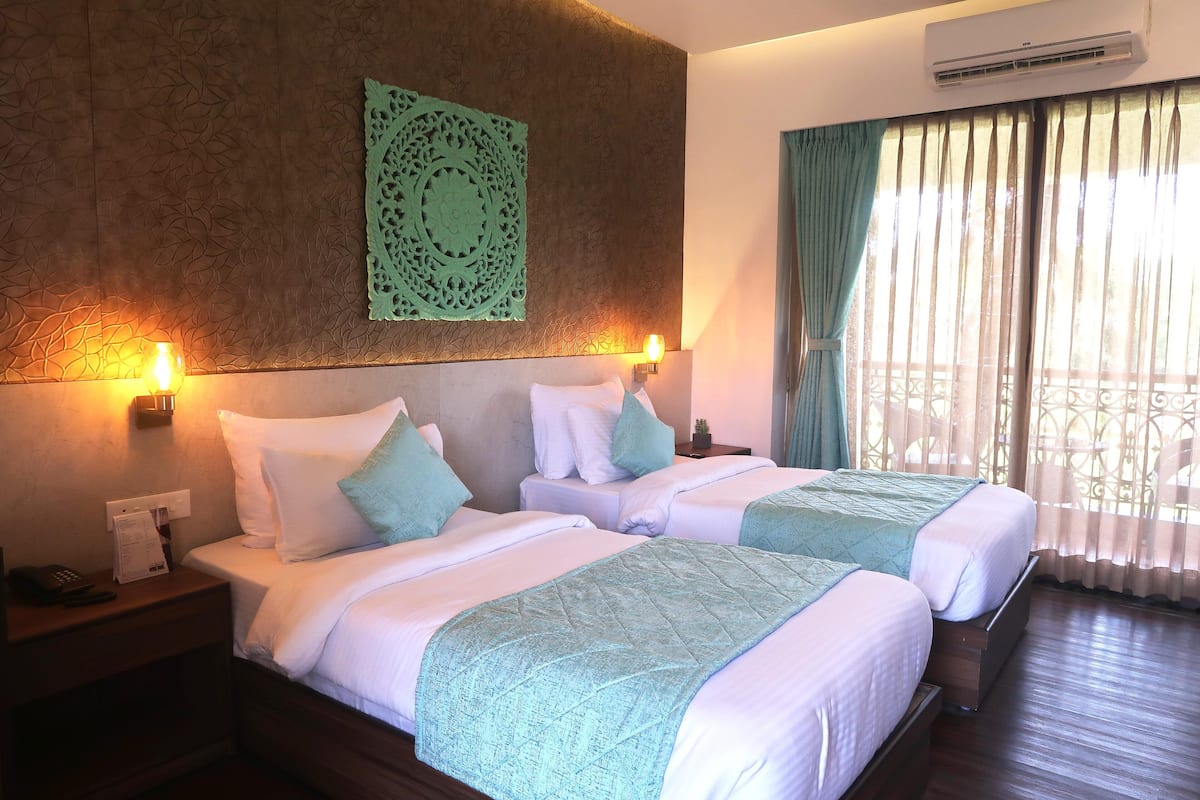 Phòng 2 giường đơn Deluxe, 2 giường đơn, quang cảnh vườn | Bộ đồ giường cao cấp, minibar, két bảo mật tại phòng 