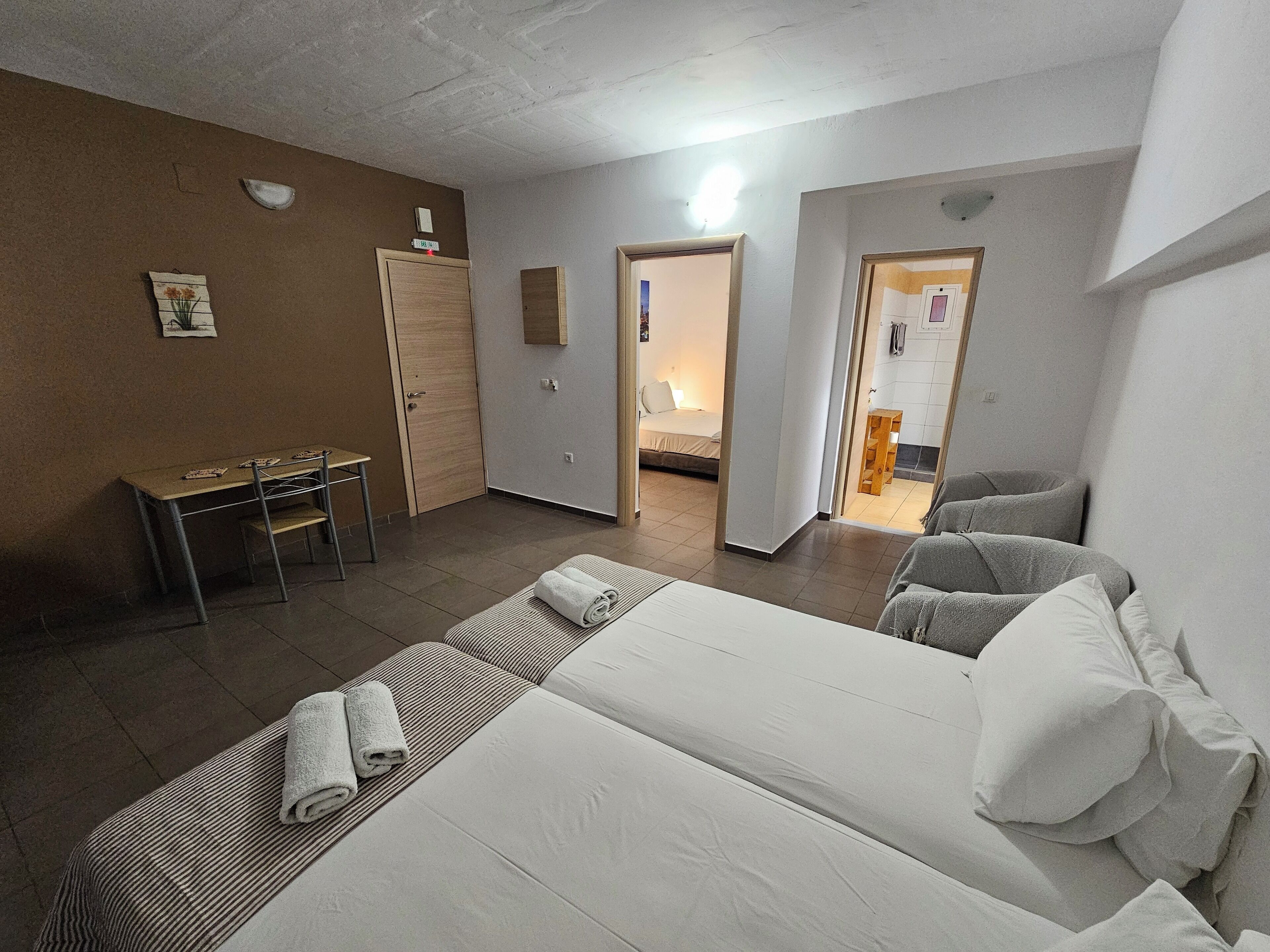 Coffres-forts dans les chambres, Wi-Fi gratuit, draps fournis
