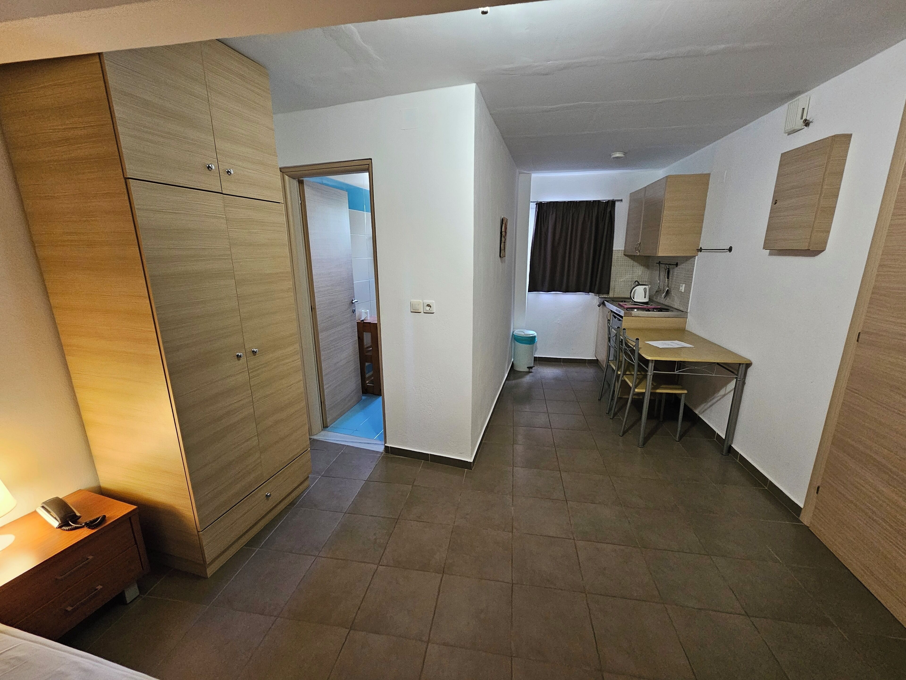 studio | in-room safe, free wifi, bed sheets