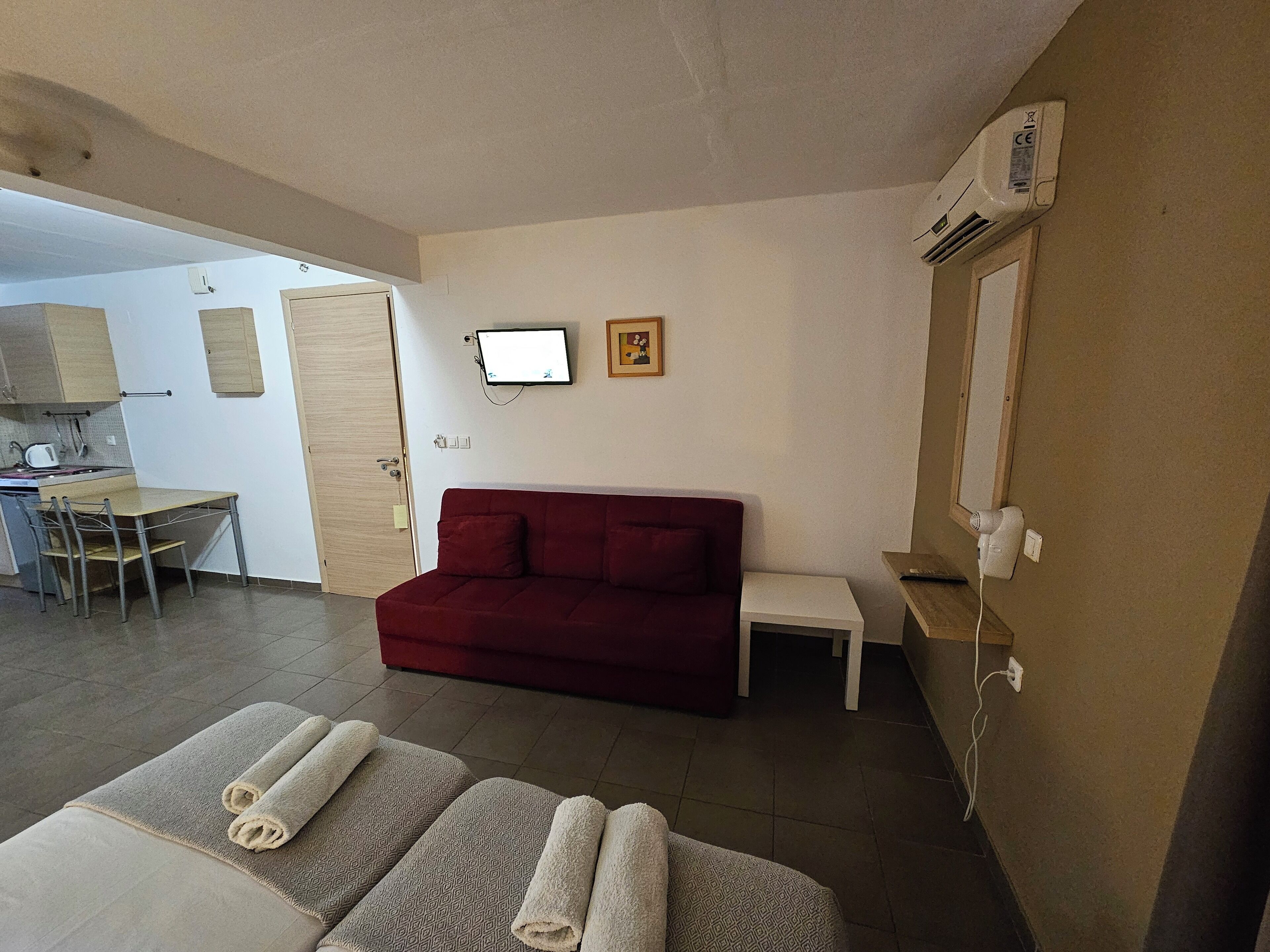 studio | in-room safe, free wifi, bed sheets