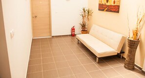 Lobby sitting area - Elounda Sunrise Apartments (Agios Nikolaos)